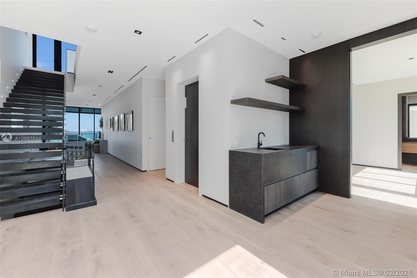 BISCAYNE ISLAND - Residential