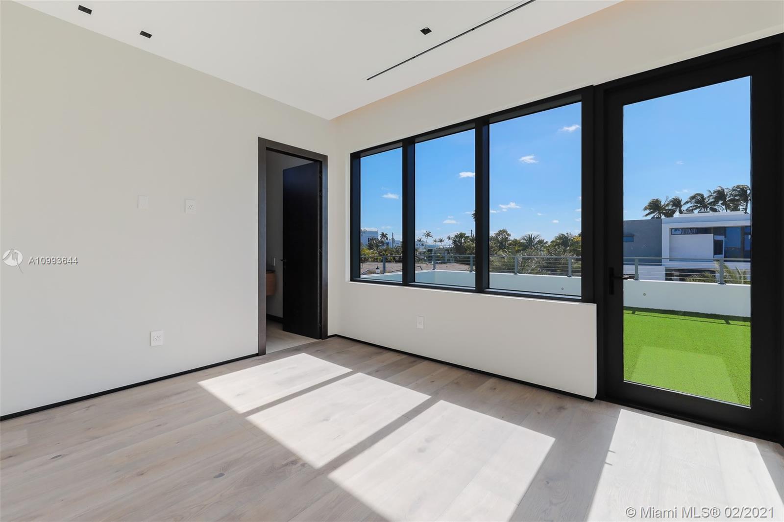 BISCAYNE ISLAND - Residential