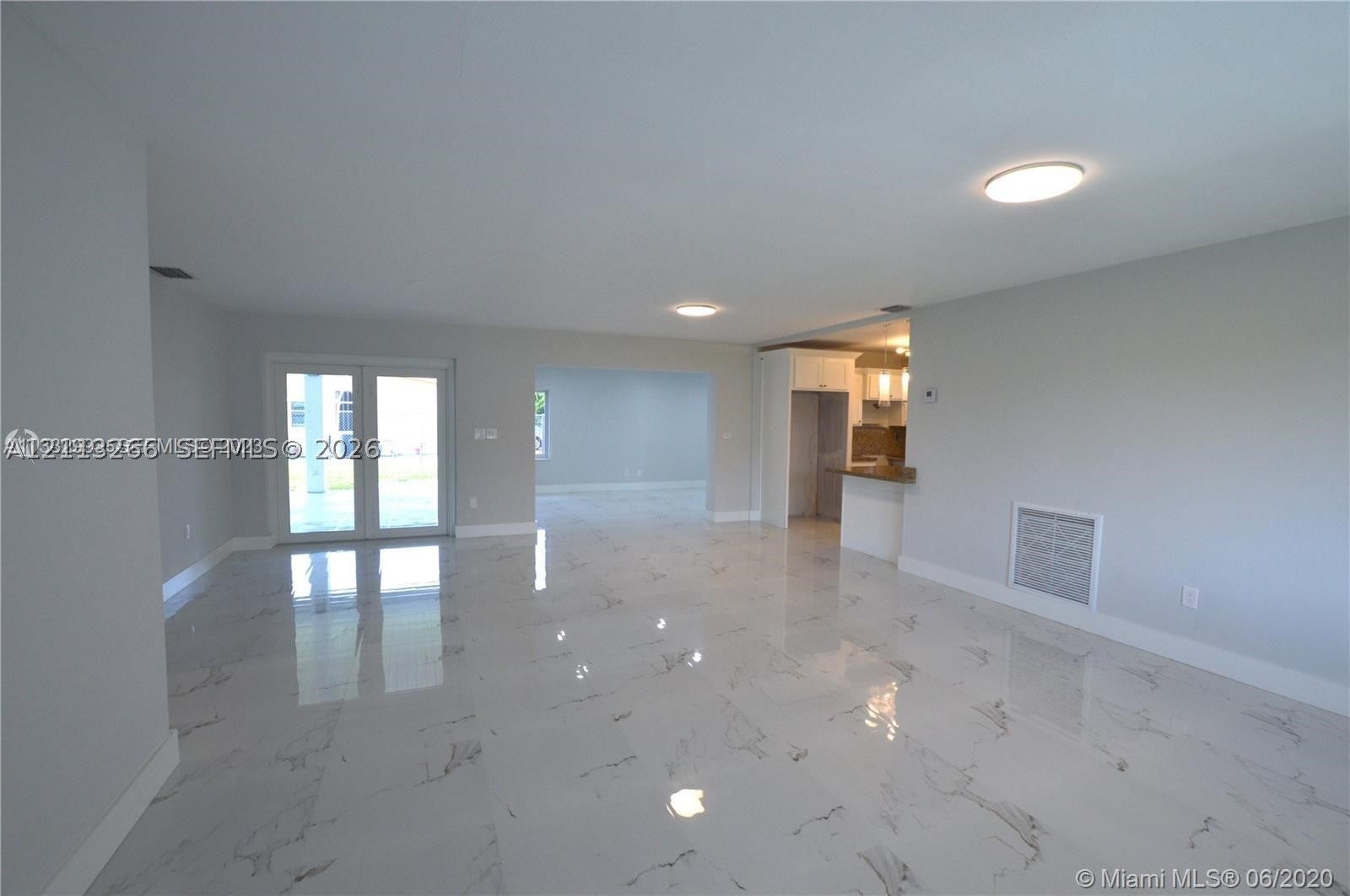 9040 SW 48th Ter