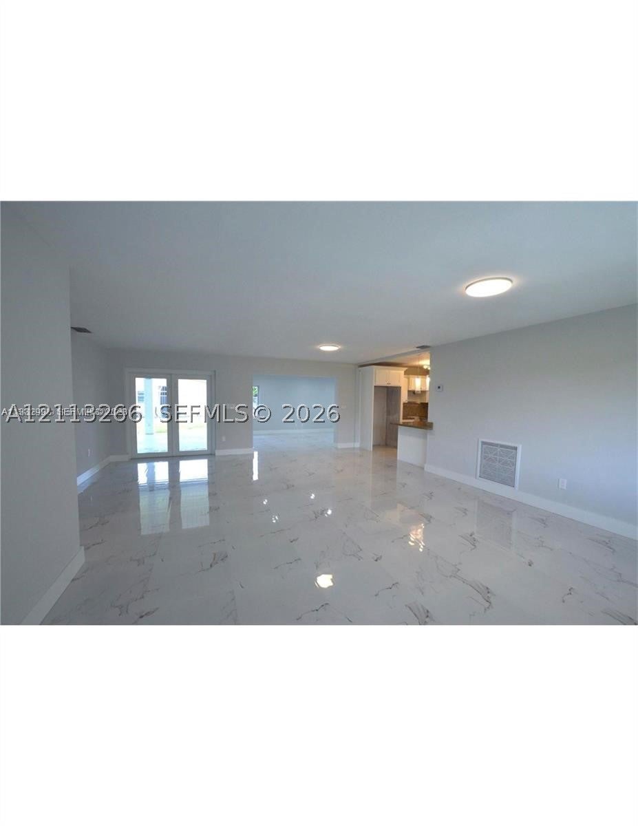 9040 SW 48th Ter