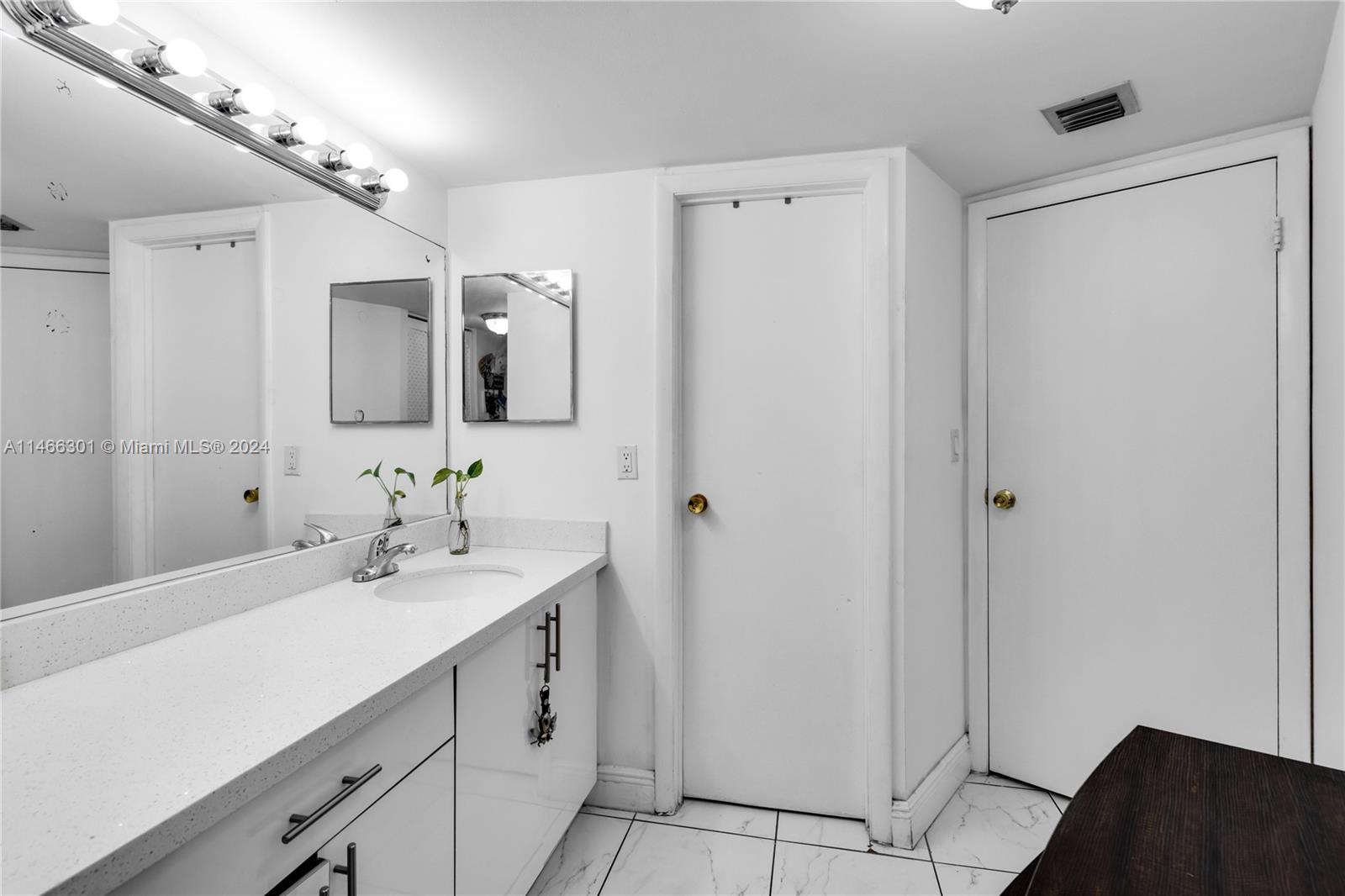 Aventura, Florida 33180, United States, 2 Bedrooms Bedrooms, ,2 BathroomsBathrooms,Residential,Active,69845