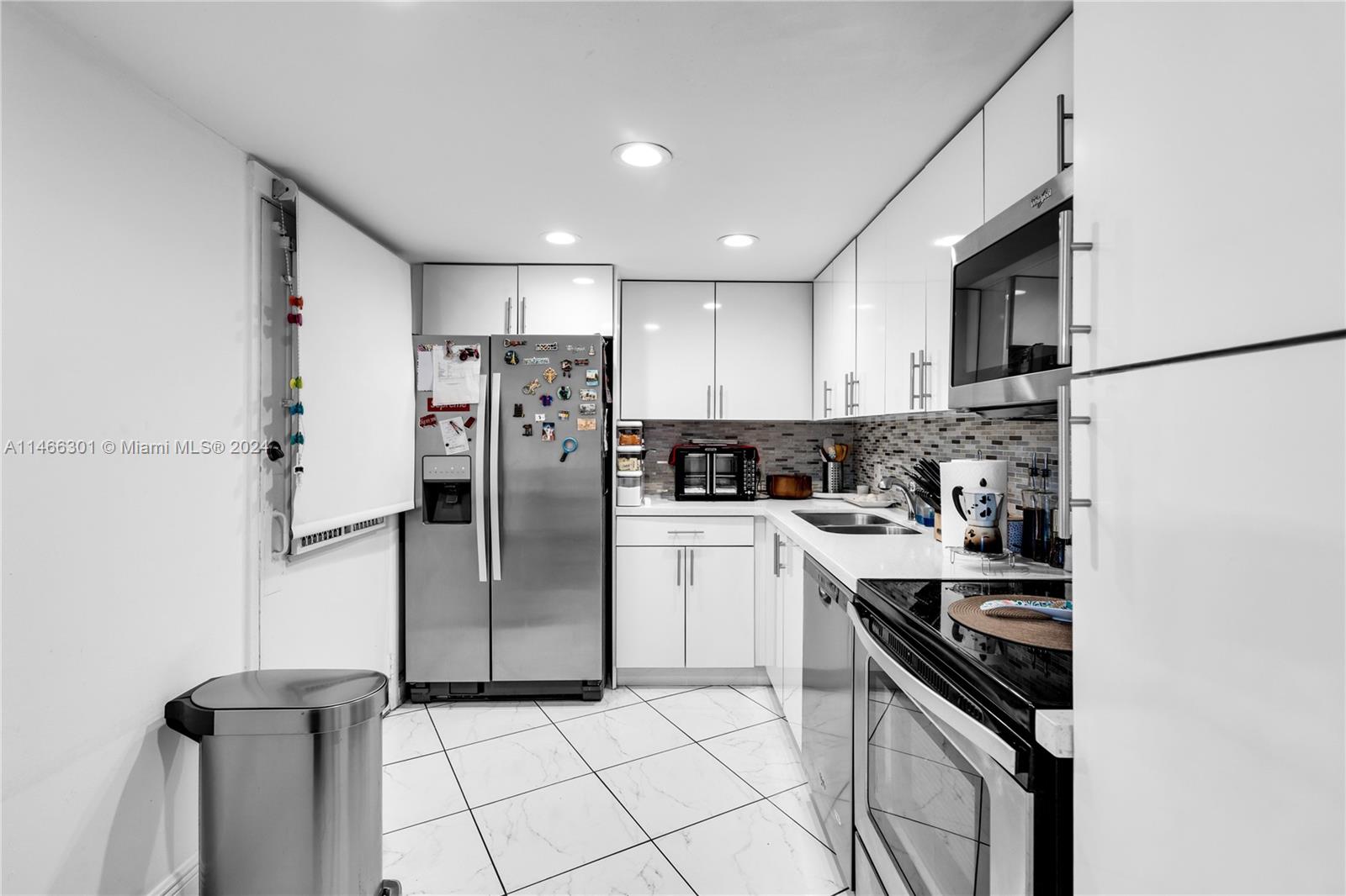 Aventura, Florida 33180, United States, 2 Bedrooms Bedrooms, ,2 BathroomsBathrooms,Residential,Active,69845