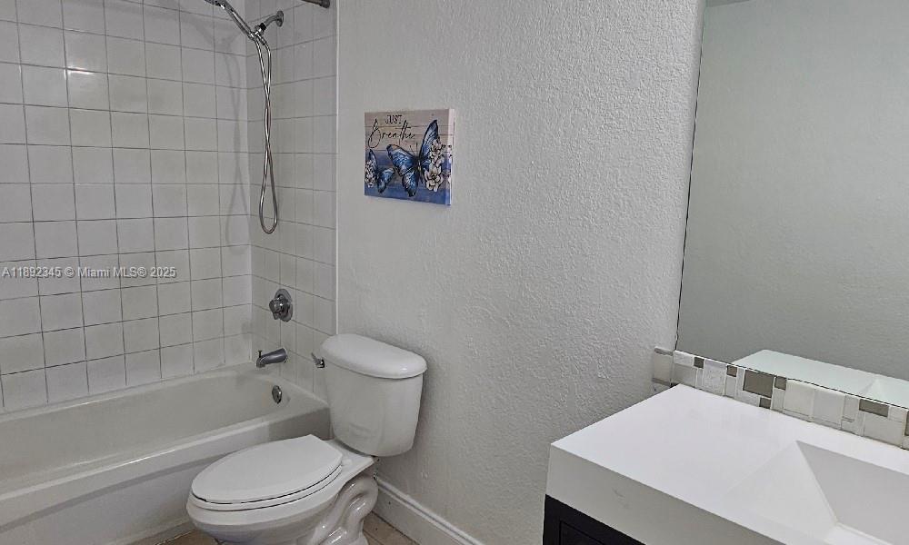 DORAL GARDENS II CONDO - Residential Lease