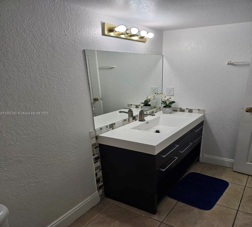 DORAL GARDENS II CONDO - Residential Lease
