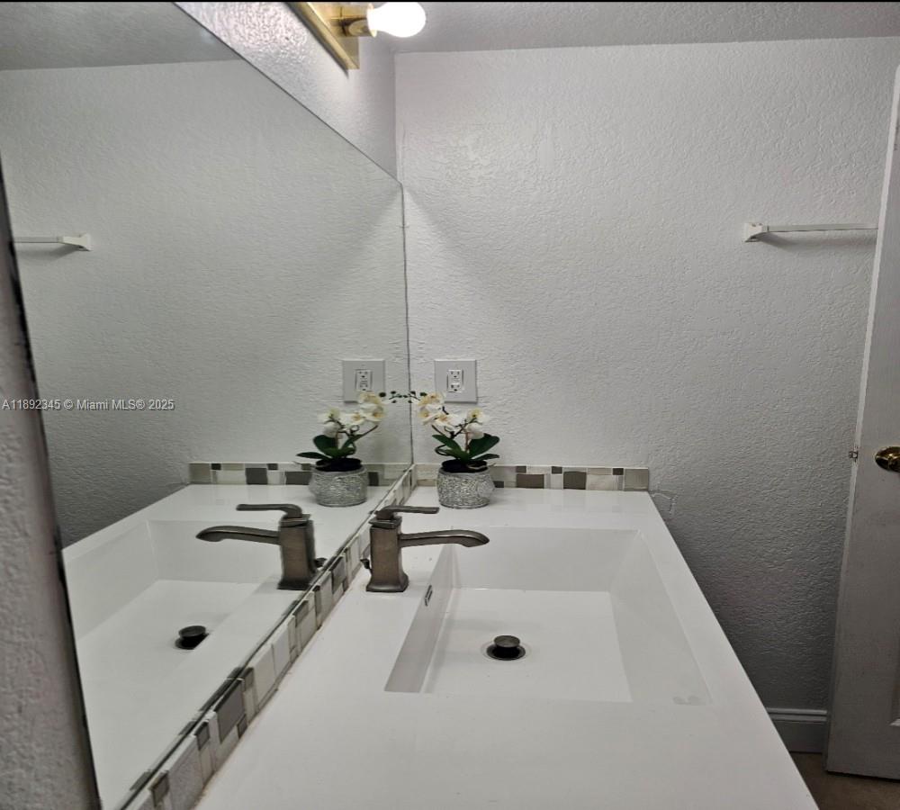 DORAL GARDENS II CONDO - Residential Lease