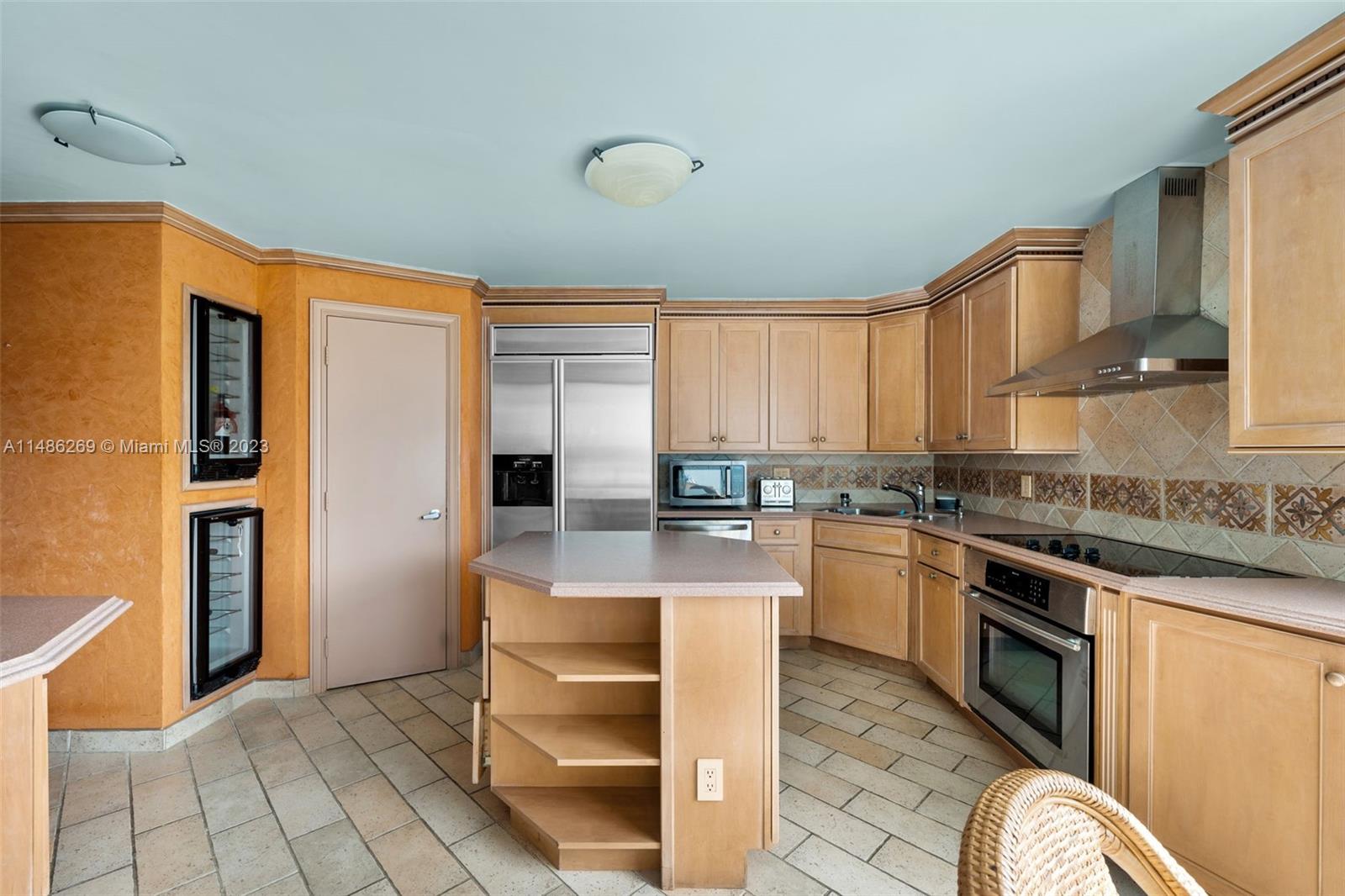 SANDS OF KEY BISCAYNE CON - Residential