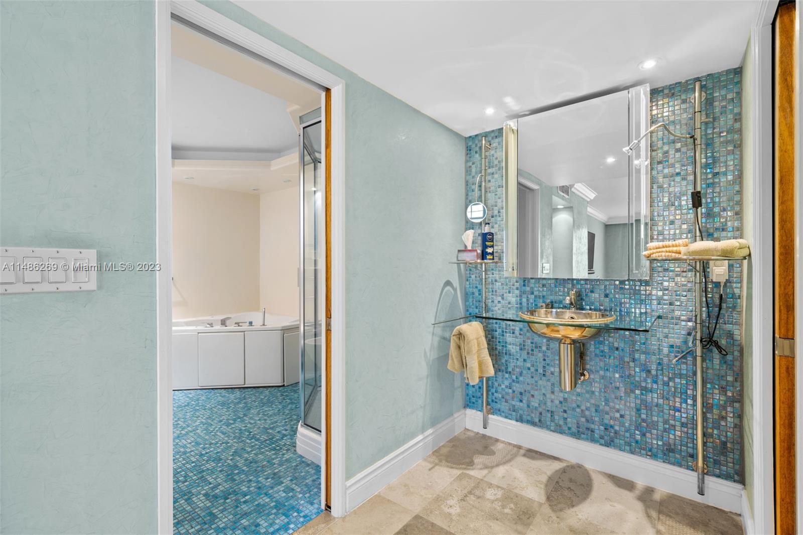 SANDS OF KEY BISCAYNE CON - Residential