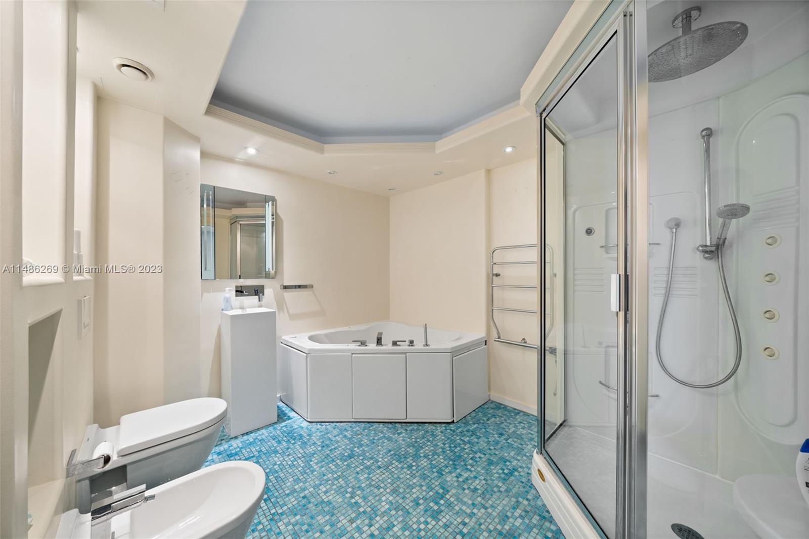 SANDS OF KEY BISCAYNE CON - Residential