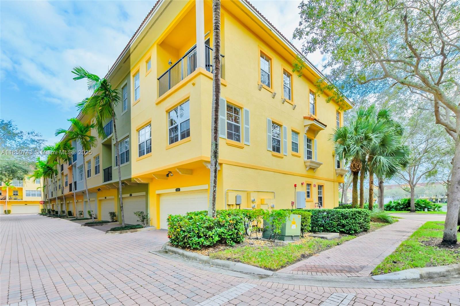 HARBOUR OAKS - Residential Lease