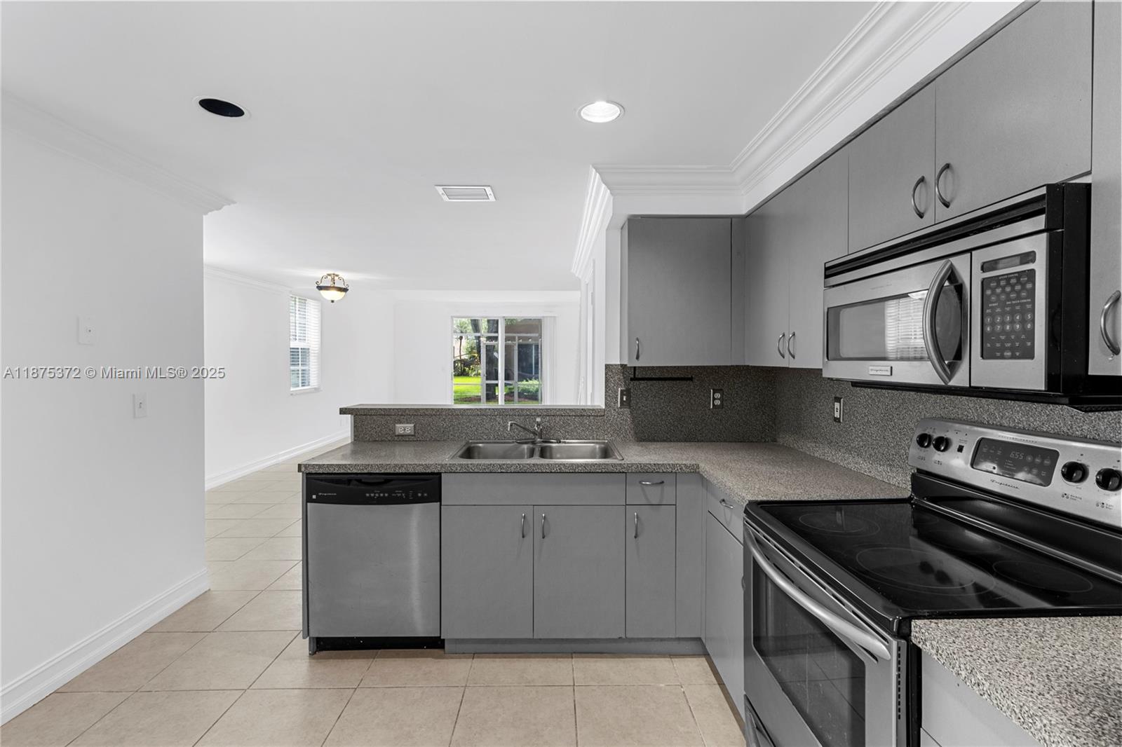 SECTORS 3 & 4 BOUNDARY PL - Residential Lease