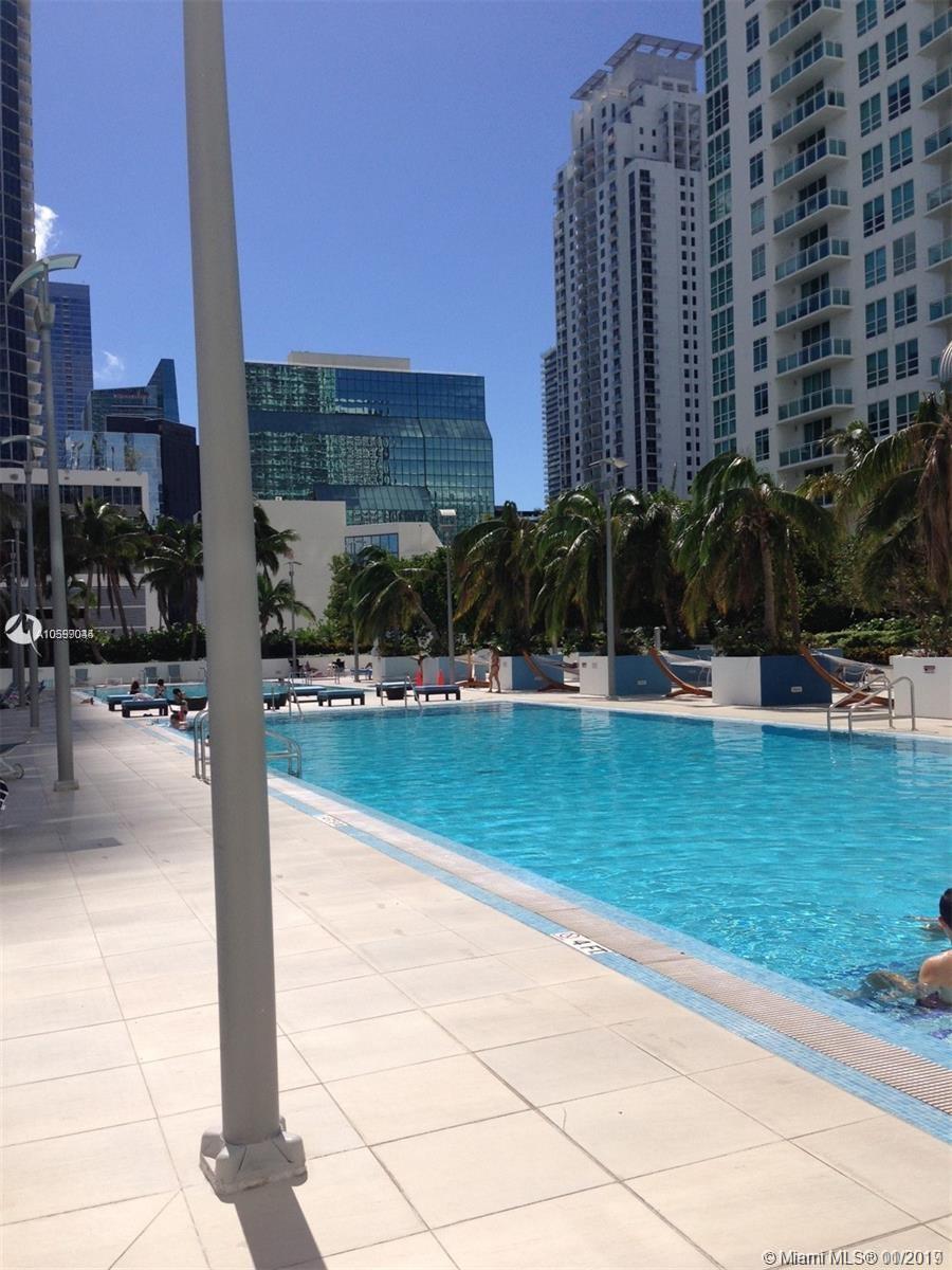 BEATIFUL 1B/1B UNIT IN THE HEART OF BRICKELL. SPACIOUS KITCHEN WITH STAINLESS STEEL APPLIANCES, GRANITE COUNTER TOPS, WALK-IN CLOSET, OPEN BALCONY WITH STUNNING BAY VIEWS.One assigned parking next to elevators