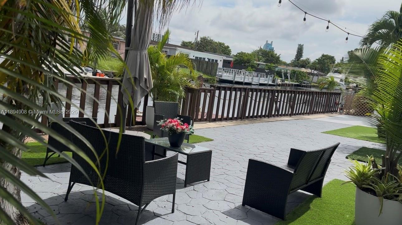 TROPICAL HAVEN - Residential Lease