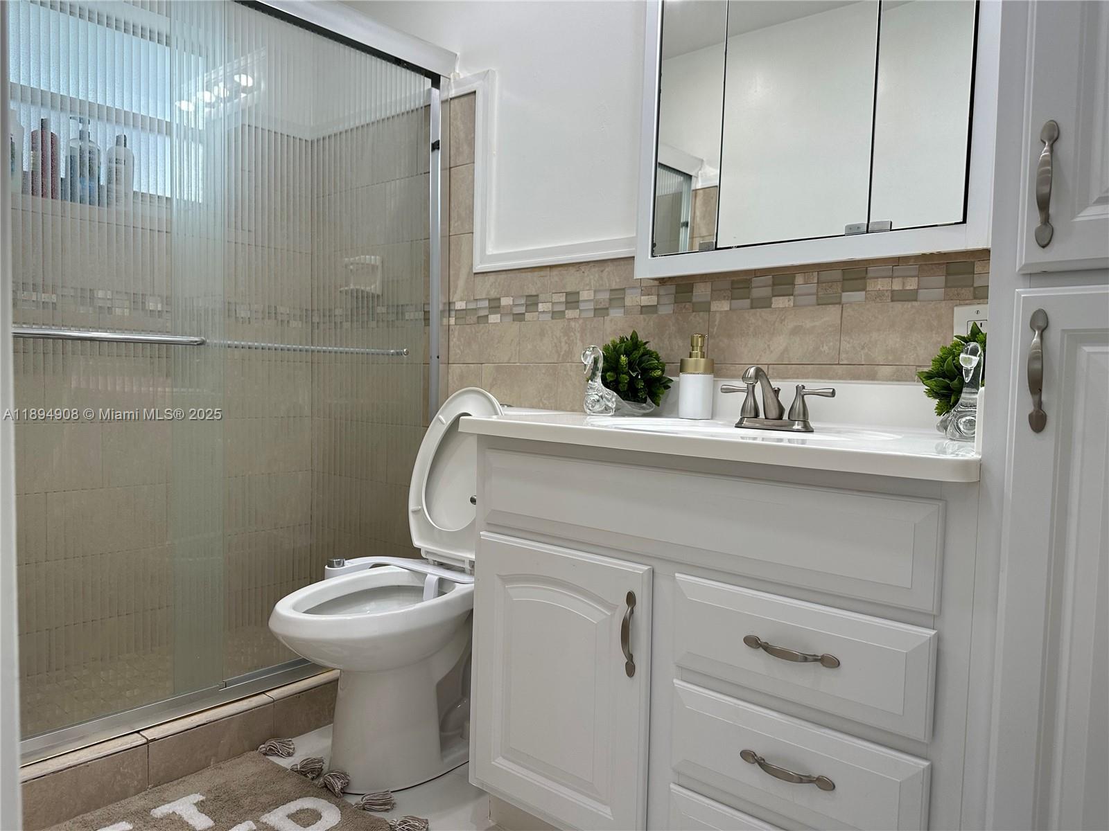 TROPICAL HAVEN - Residential Lease