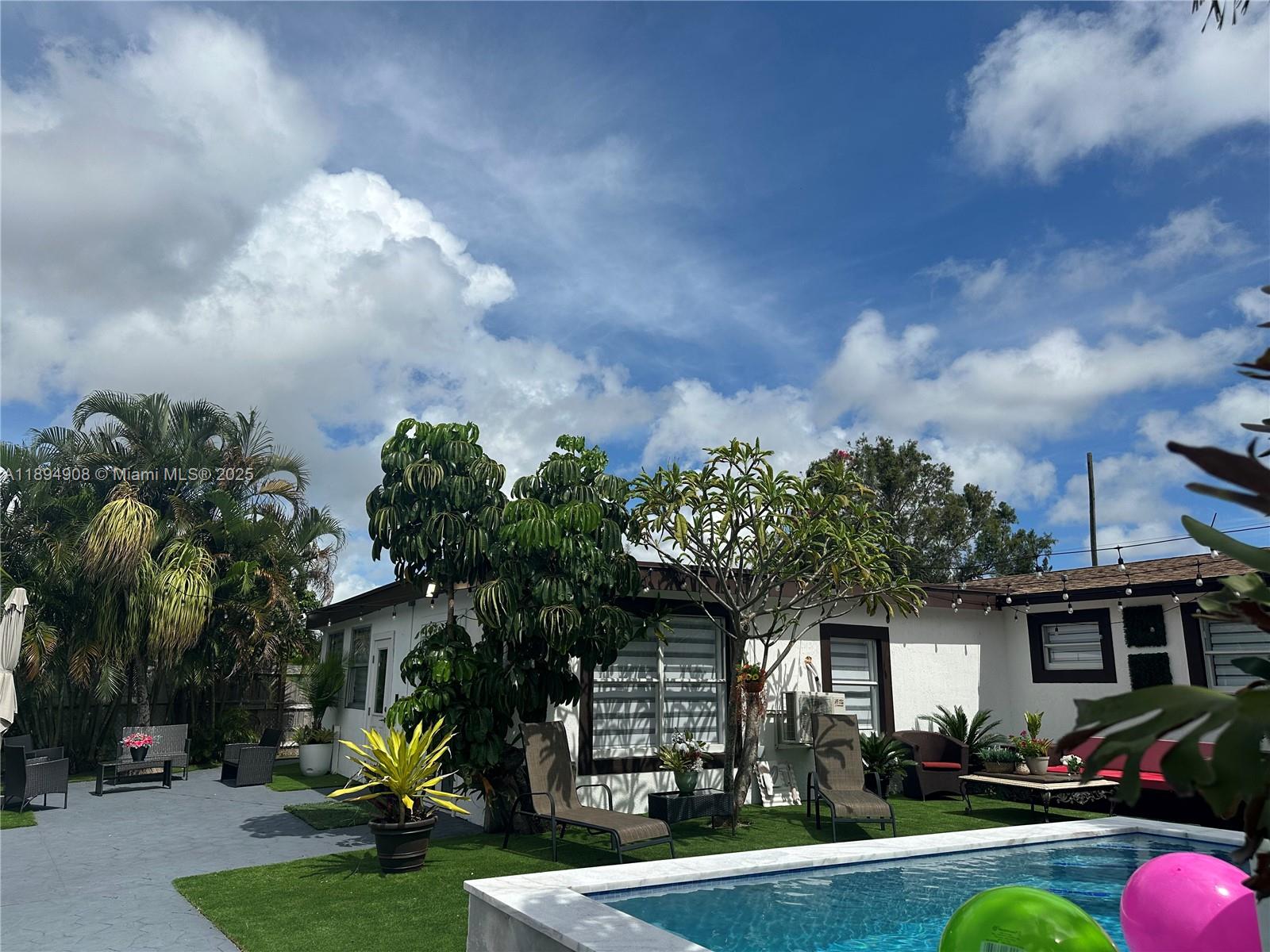 TROPICAL HAVEN - Residential Lease