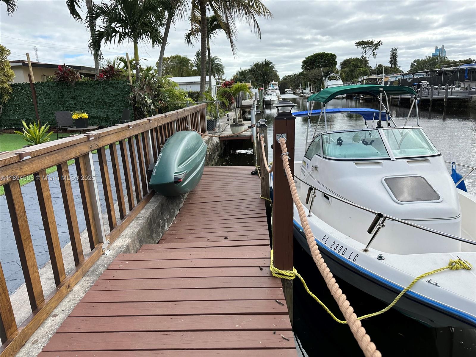 TROPICAL HAVEN - Residential Lease