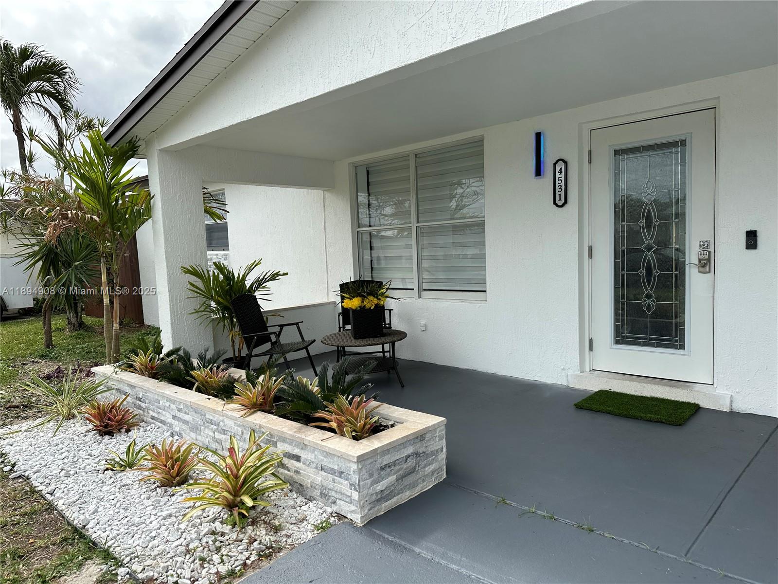 TROPICAL HAVEN - Residential Lease