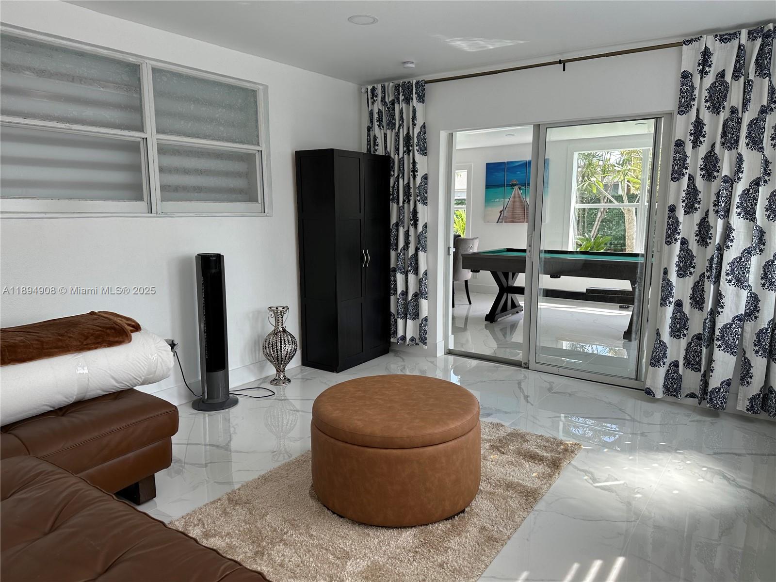 TROPICAL HAVEN - Residential Lease