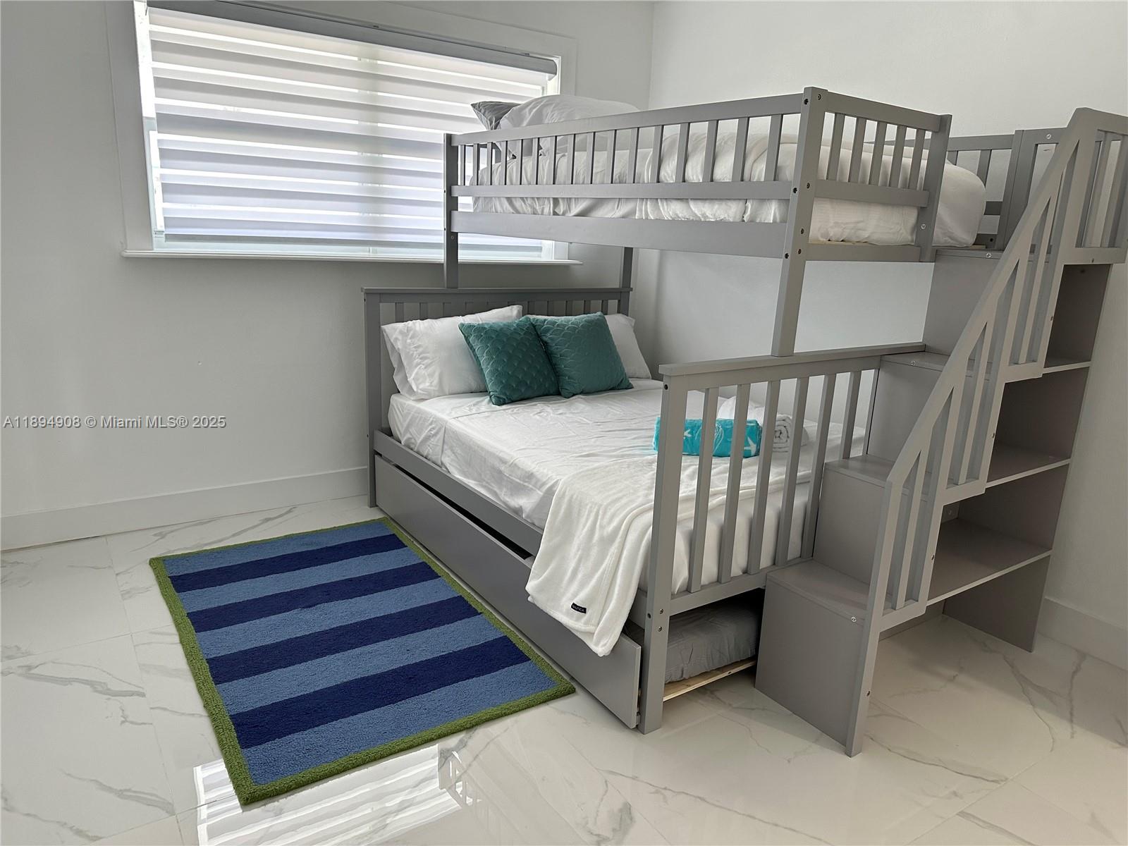 TROPICAL HAVEN - Residential Lease