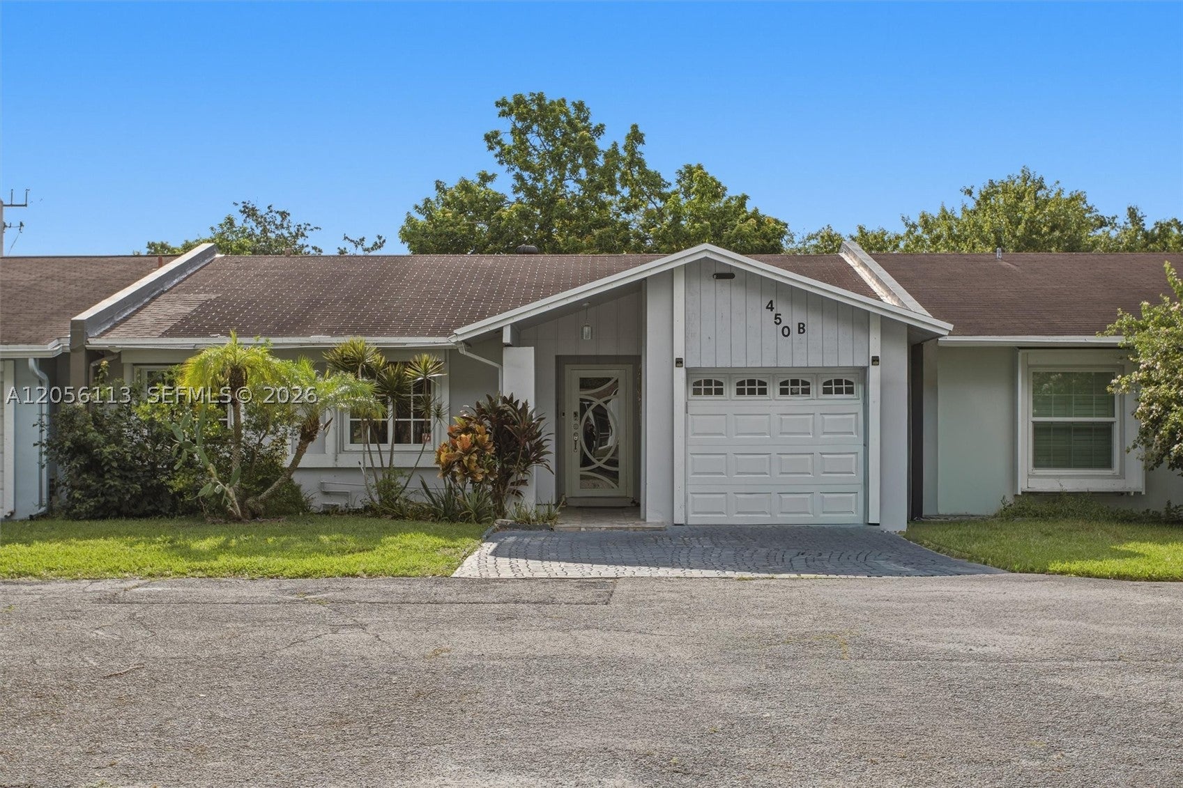 450 E Lakewood Cir E CIR