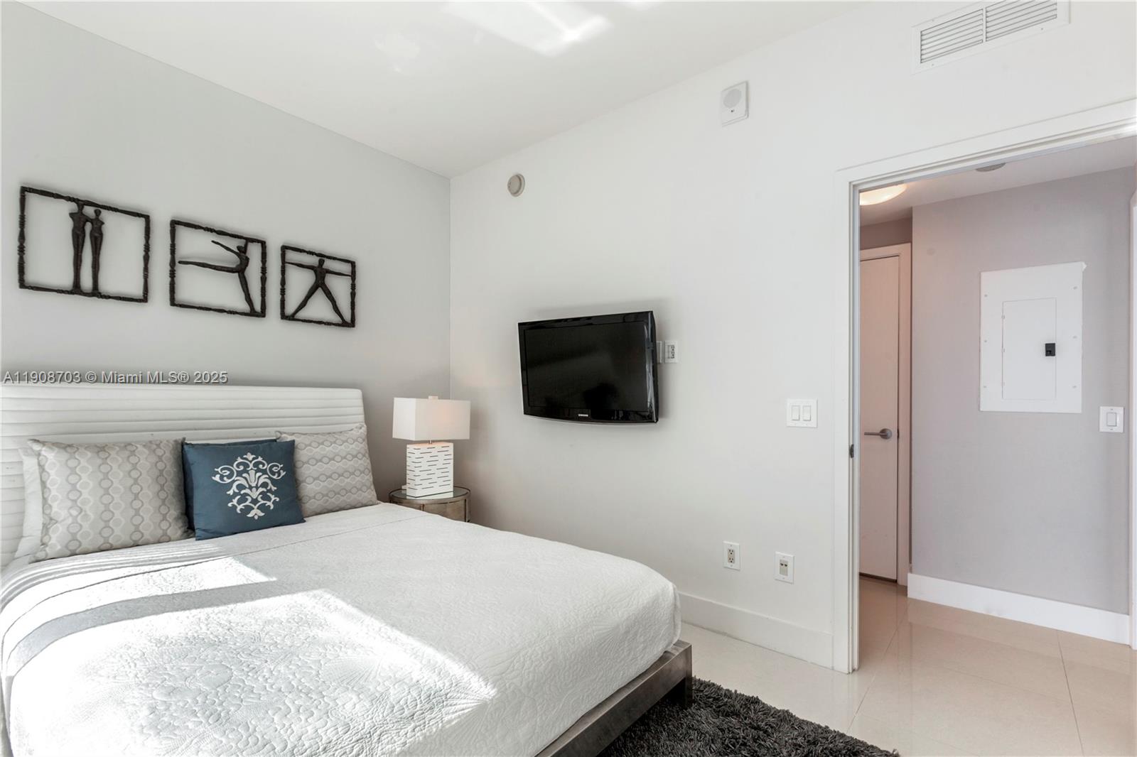 NORTH CARILLON BEACH COND - Residential Lease