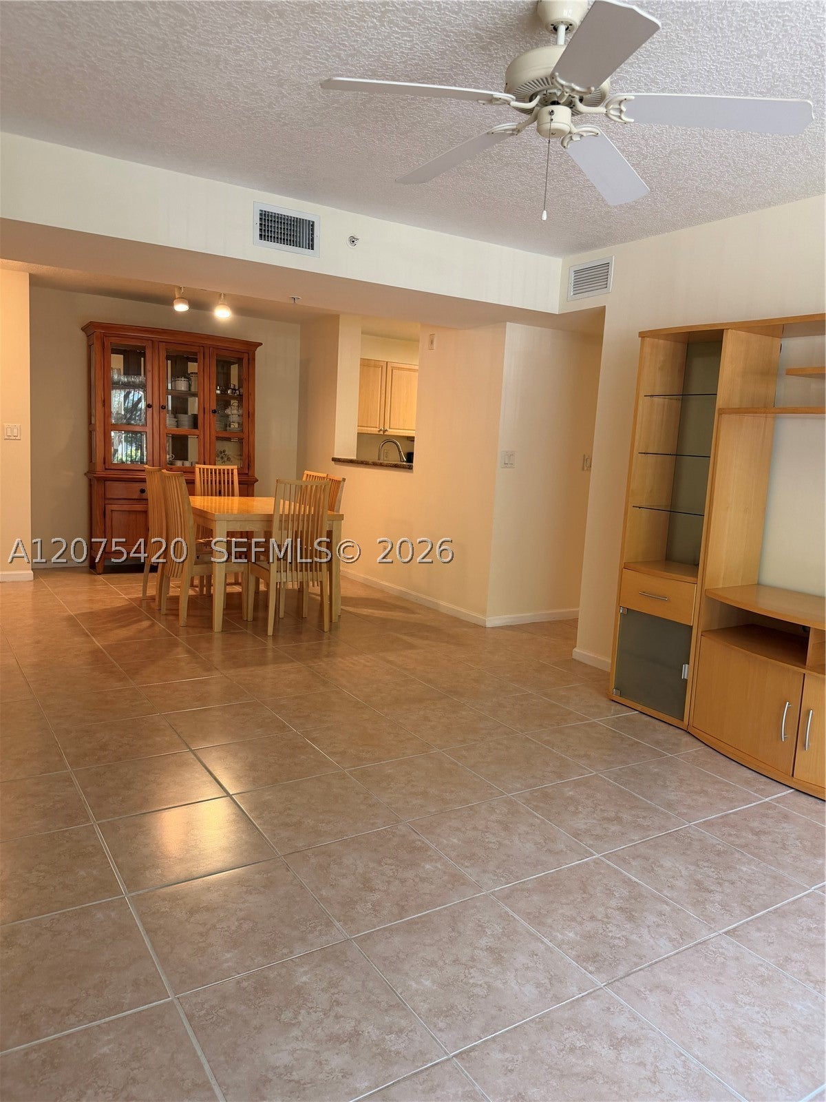 619 E Sheridan St 105