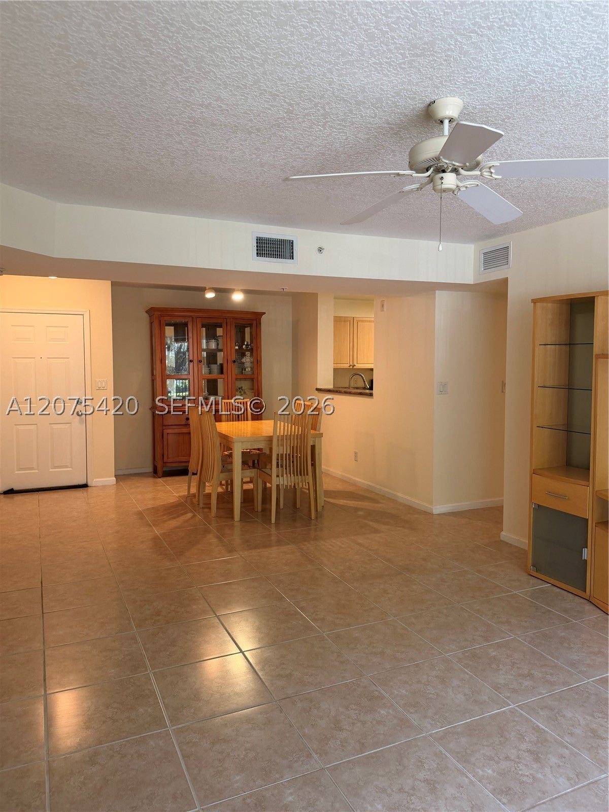 619 E Sheridan St 105