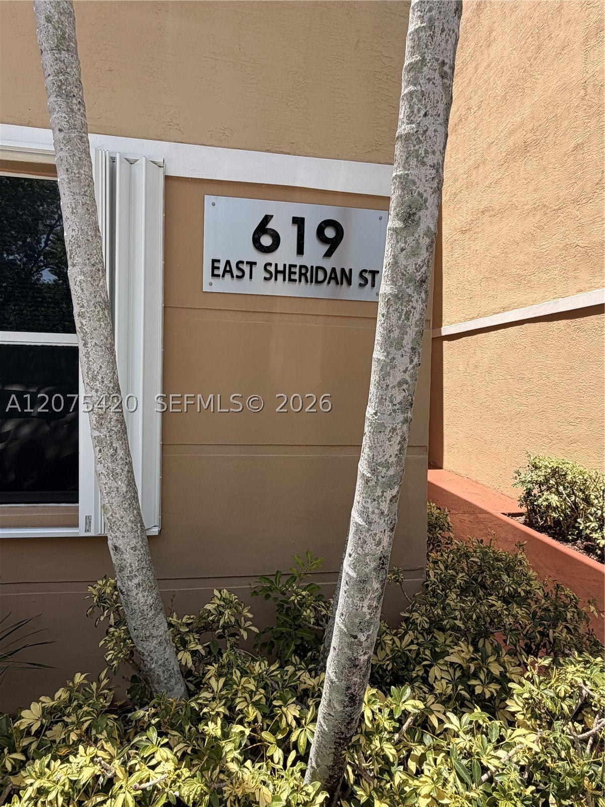 619 E Sheridan St 105