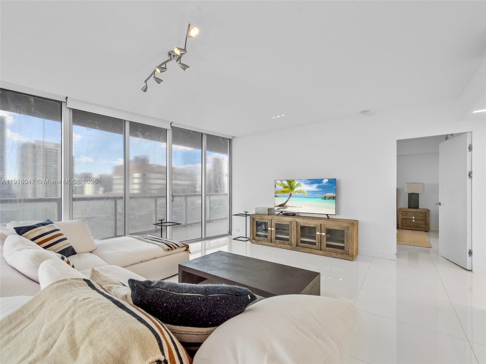 495 Brickell Ave 3801