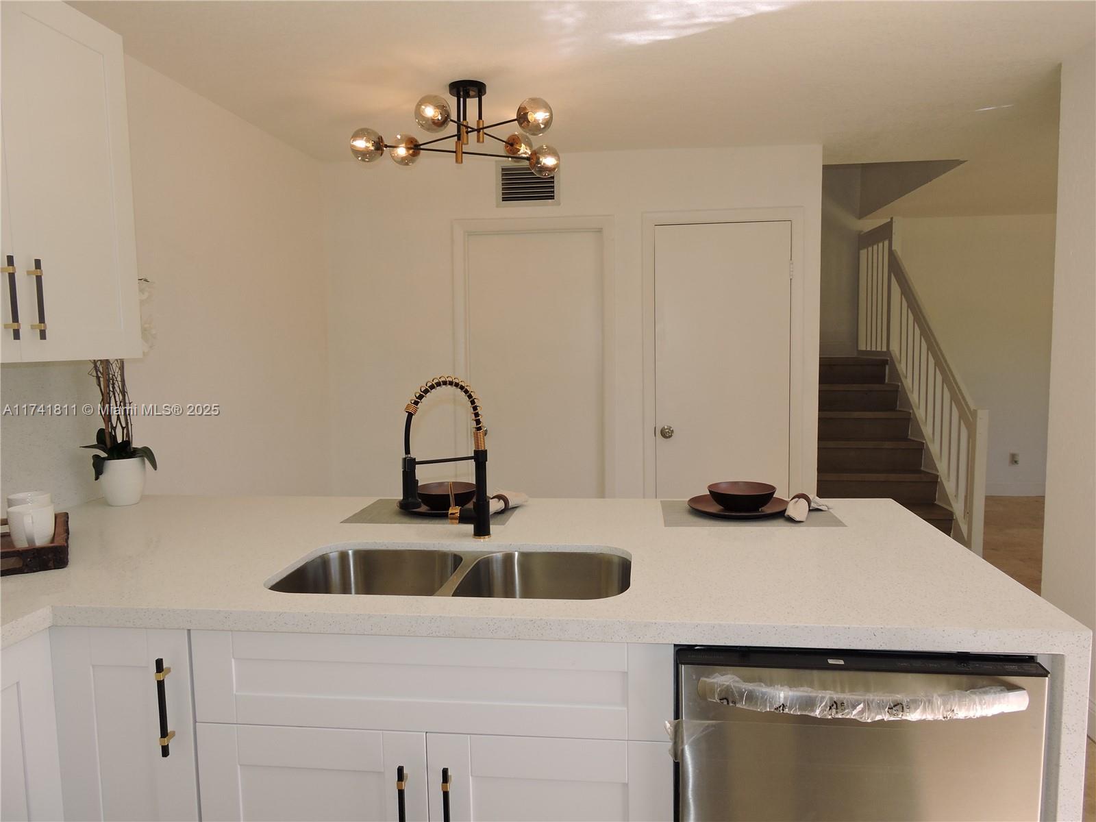 C H E ACRES - Residential