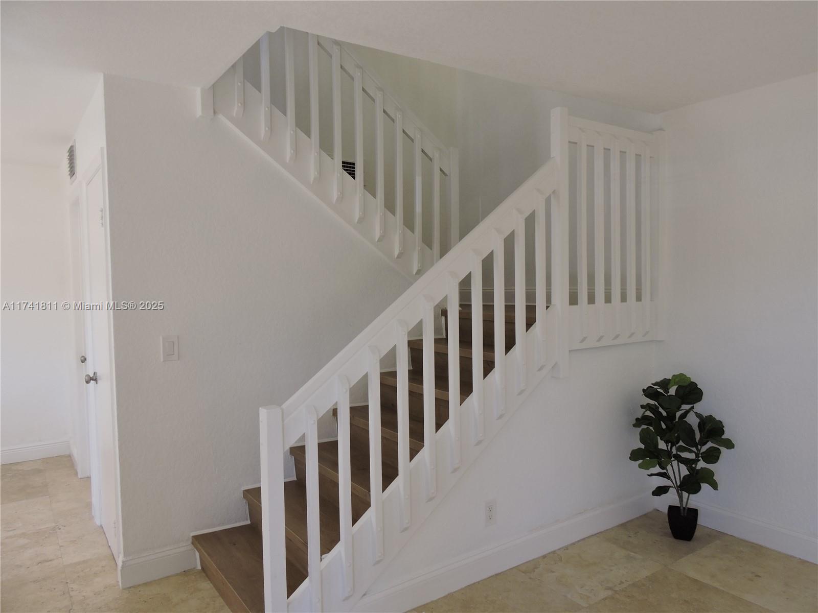 C H E ACRES - Residential