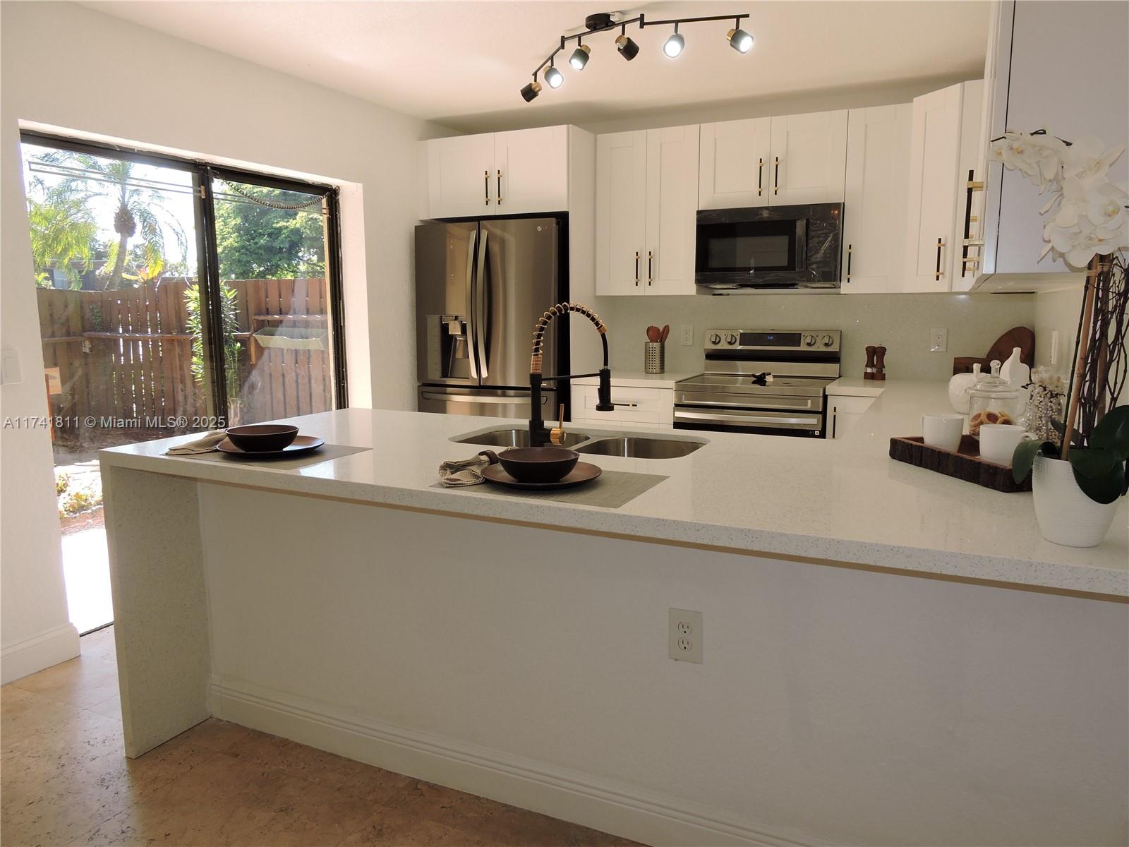 C H E ACRES - Residential