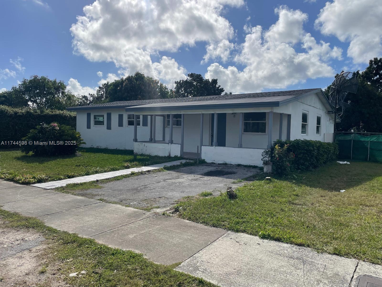 Remodeled Home!!! New Floor, New Kitchen, New Bathrooms.