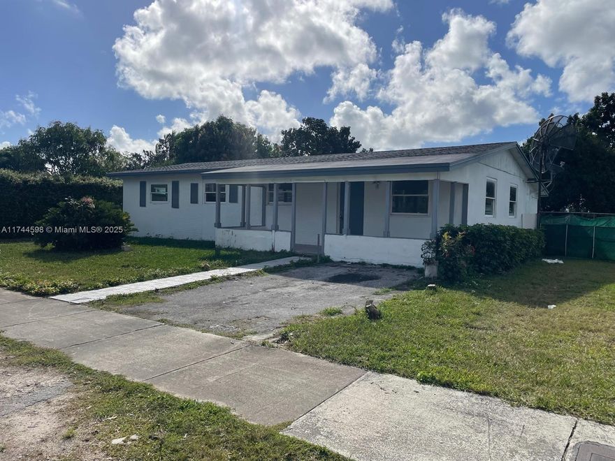 Remodeled Home!!! New Floor, New Kitchen, New Bathrooms.