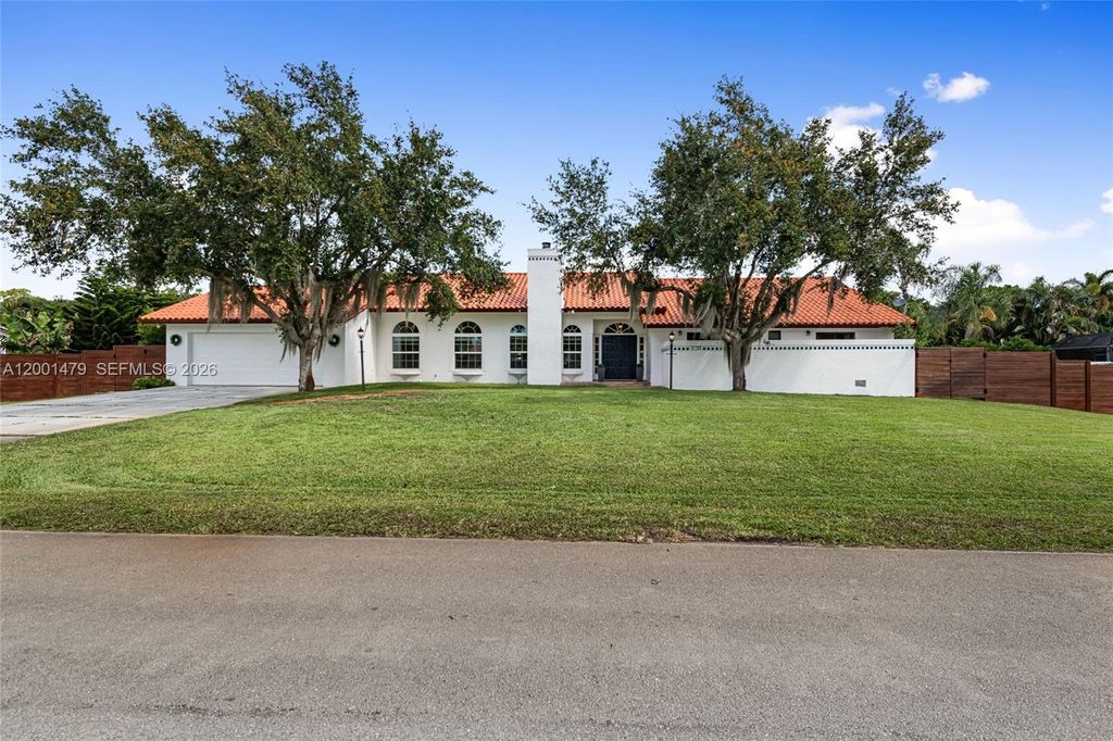 Photo of 11431 NW 27th St, Plantation, FL 33323 (MLS # A12001479)