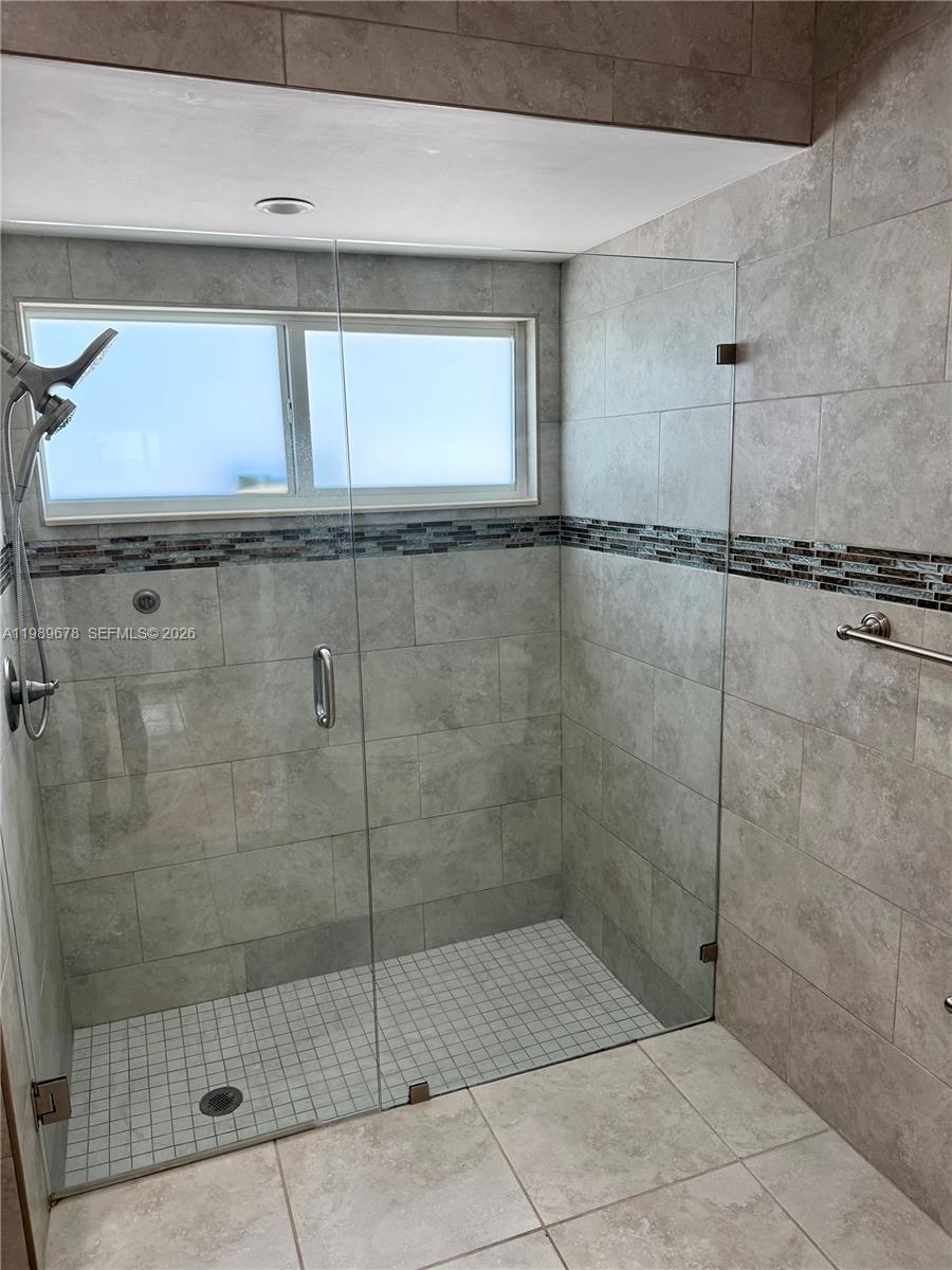 COUNTRY LAKE MANORS SEC 1 - Residential Lease