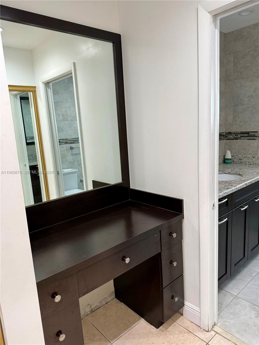 COUNTRY LAKE MANORS SEC 1 - Residential Lease