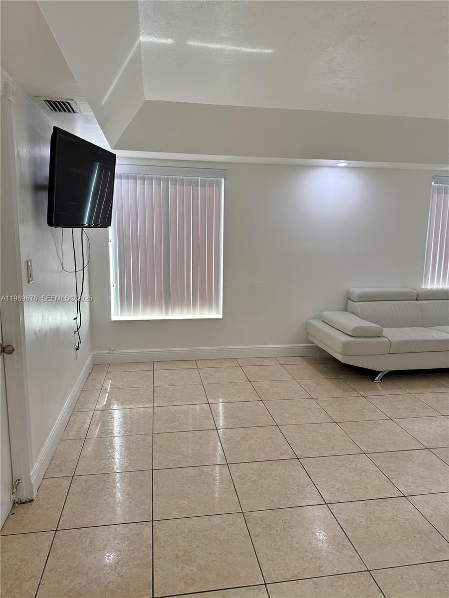 COUNTRY LAKE MANORS SEC 1 - Residential Lease