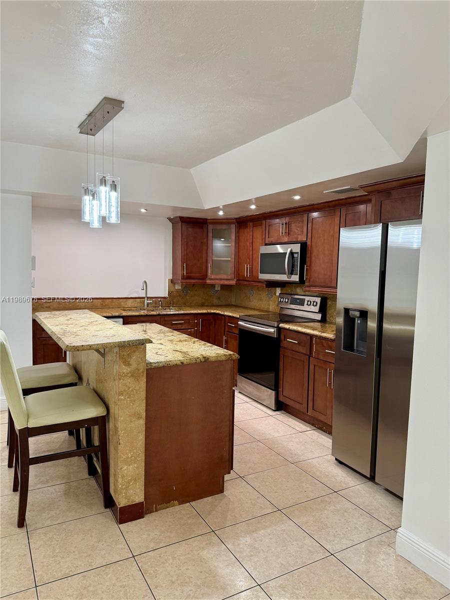 COUNTRY LAKE MANORS SEC 1 - Residential Lease