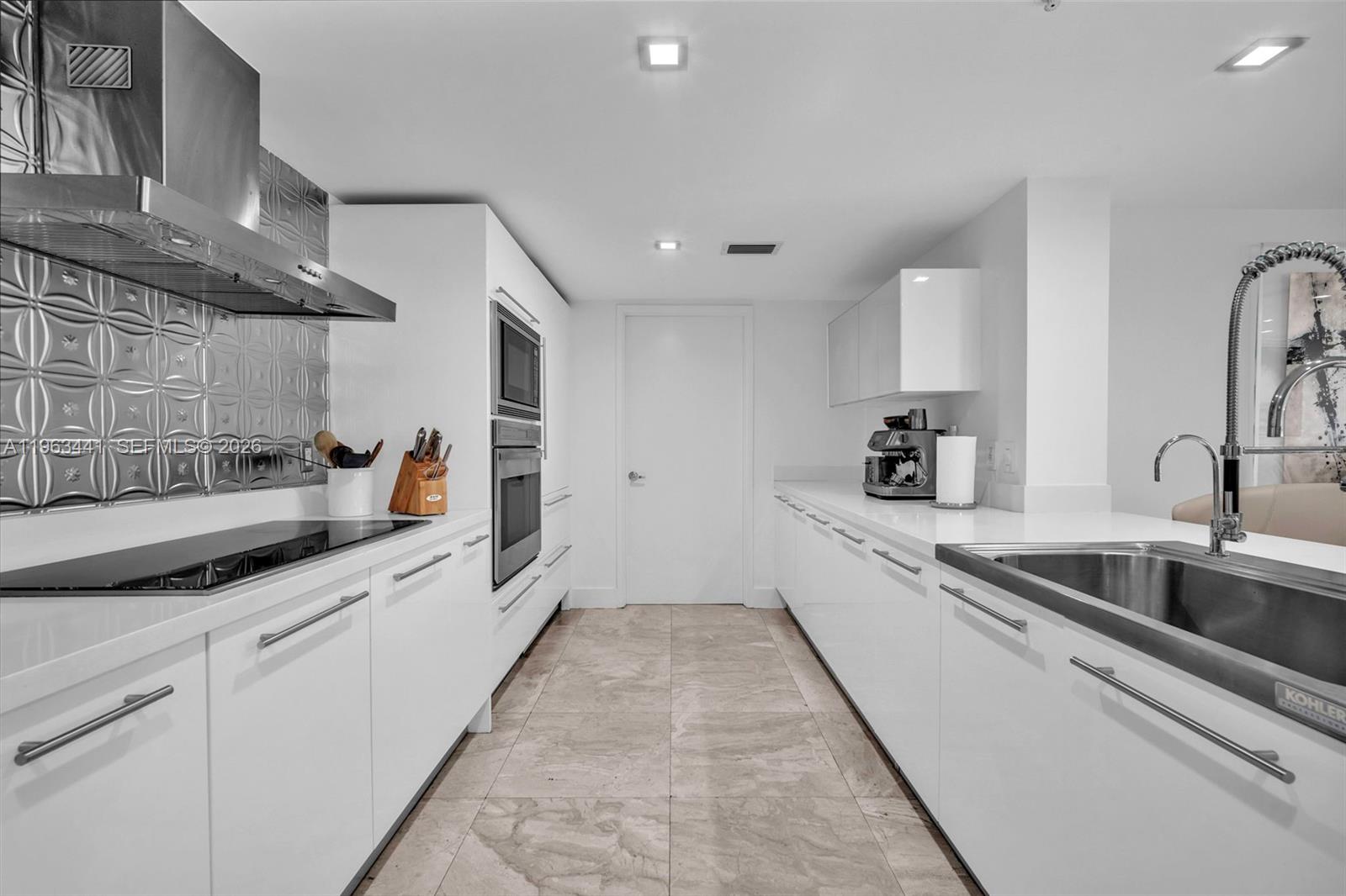 ST TROPEZ ON THE BAY II C - Residential