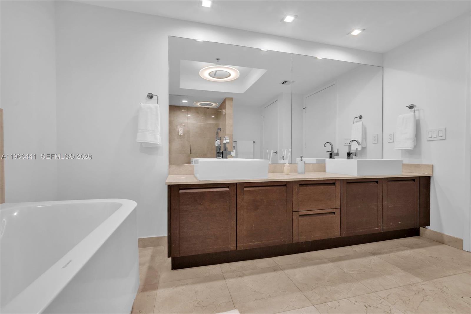 ST TROPEZ ON THE BAY II C - Residential