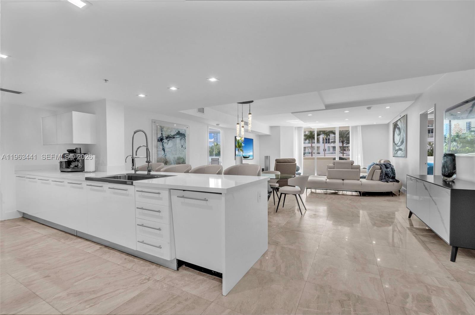 ST TROPEZ ON THE BAY II C - Residential