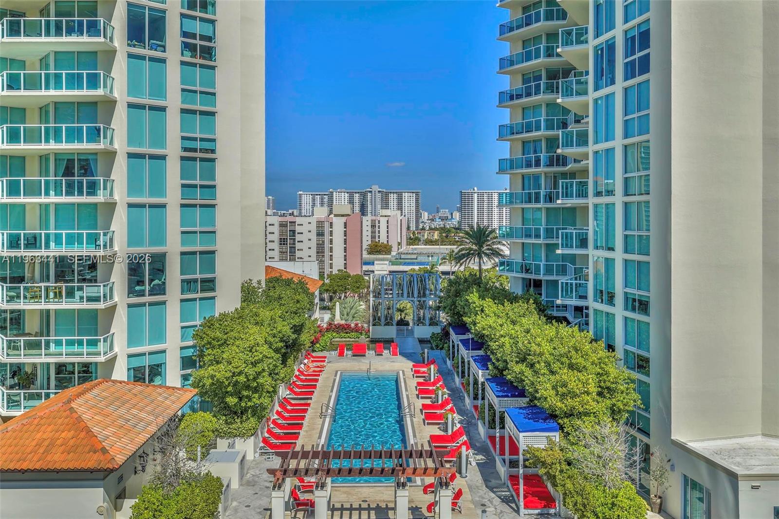 ST TROPEZ ON THE BAY II C - Residential