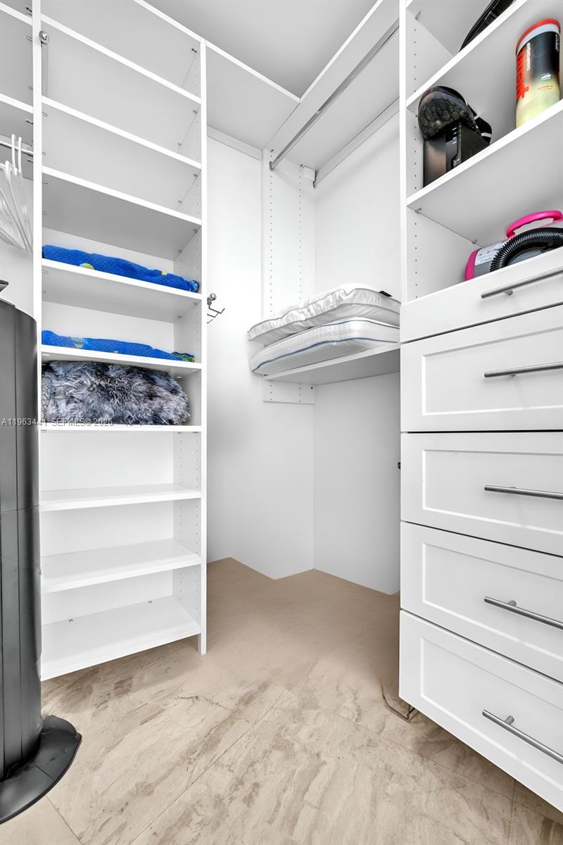 ST TROPEZ ON THE BAY II C - Residential