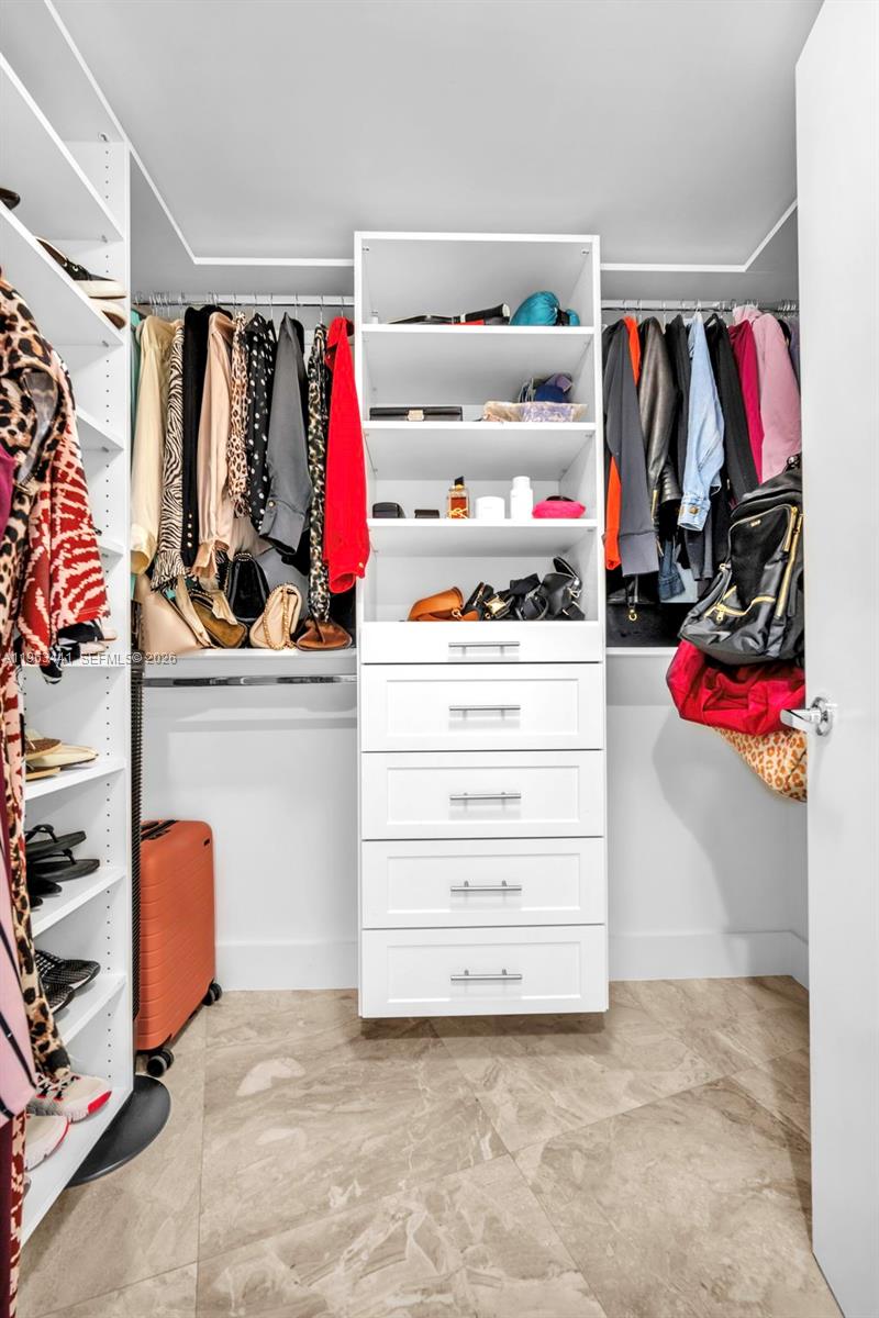 ST TROPEZ ON THE BAY II C - Residential