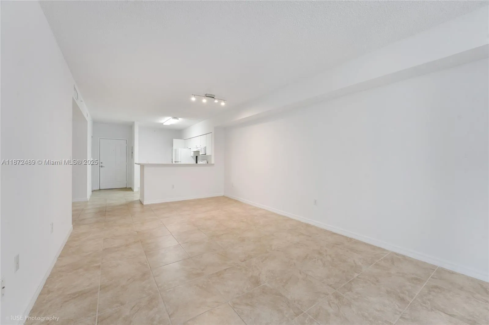 Miami, Florida 33126, United States, 2 Bedrooms Bedrooms, ,1 BathroomBathrooms,Residential,Active,203641