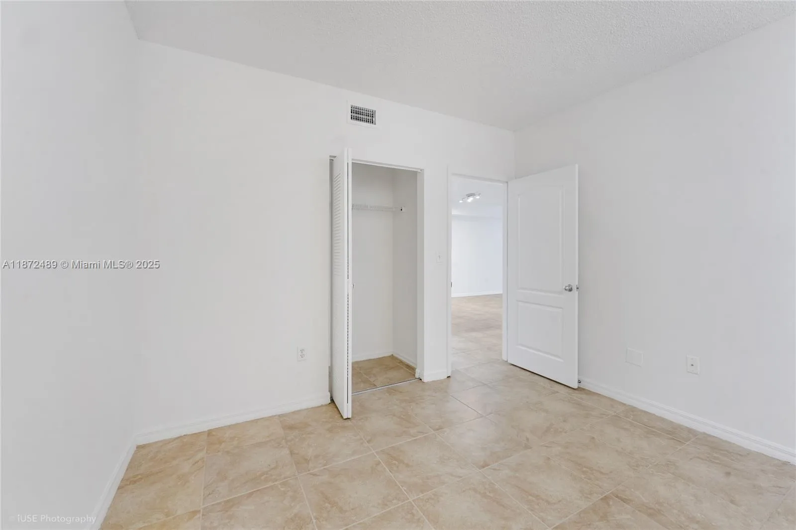 Miami, Florida 33126, United States, 2 Bedrooms Bedrooms, ,1 BathroomBathrooms,Residential,Active,203641