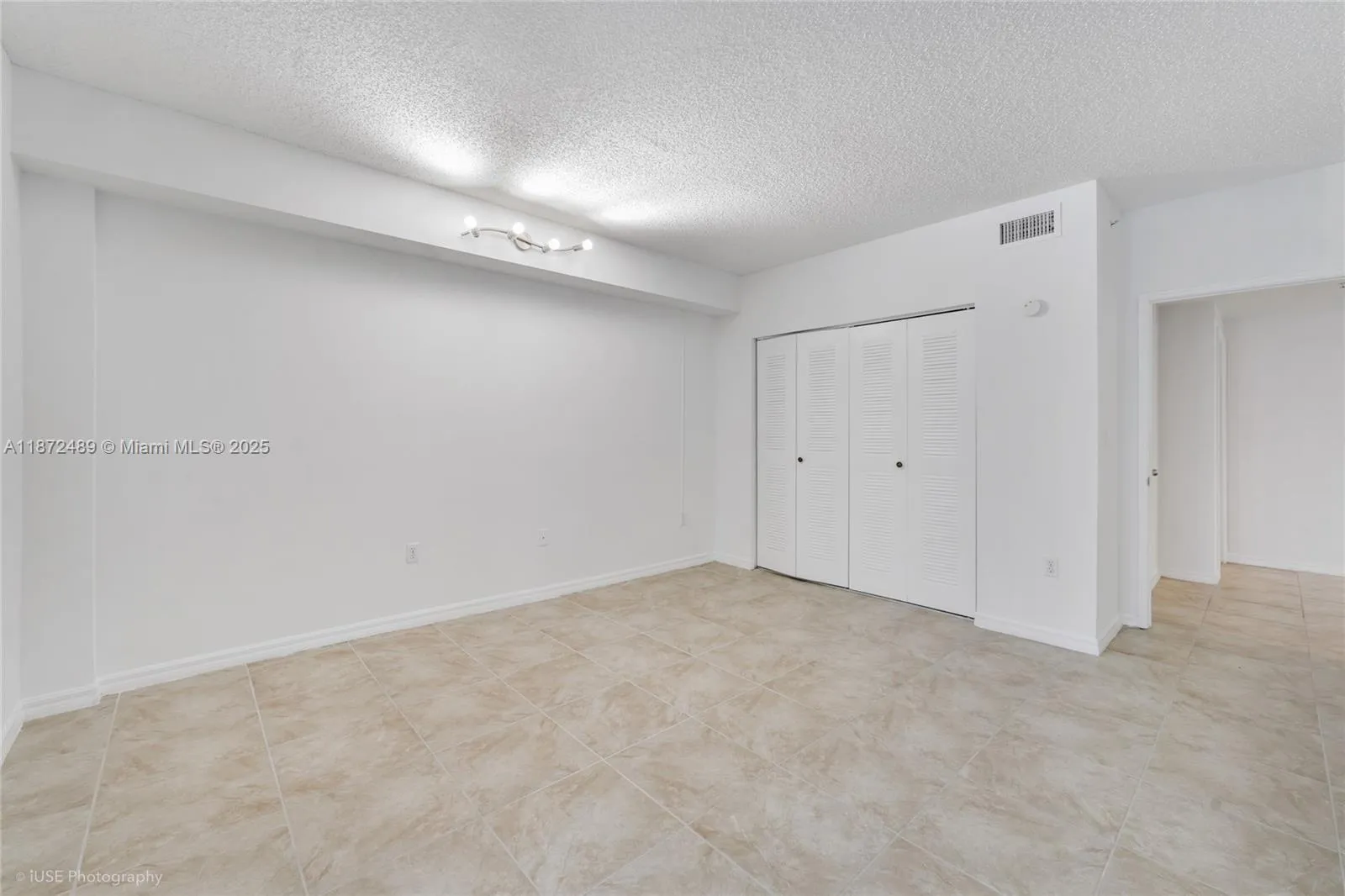 Miami, Florida 33126, United States, 2 Bedrooms Bedrooms, ,1 BathroomBathrooms,Residential,Active,203641
