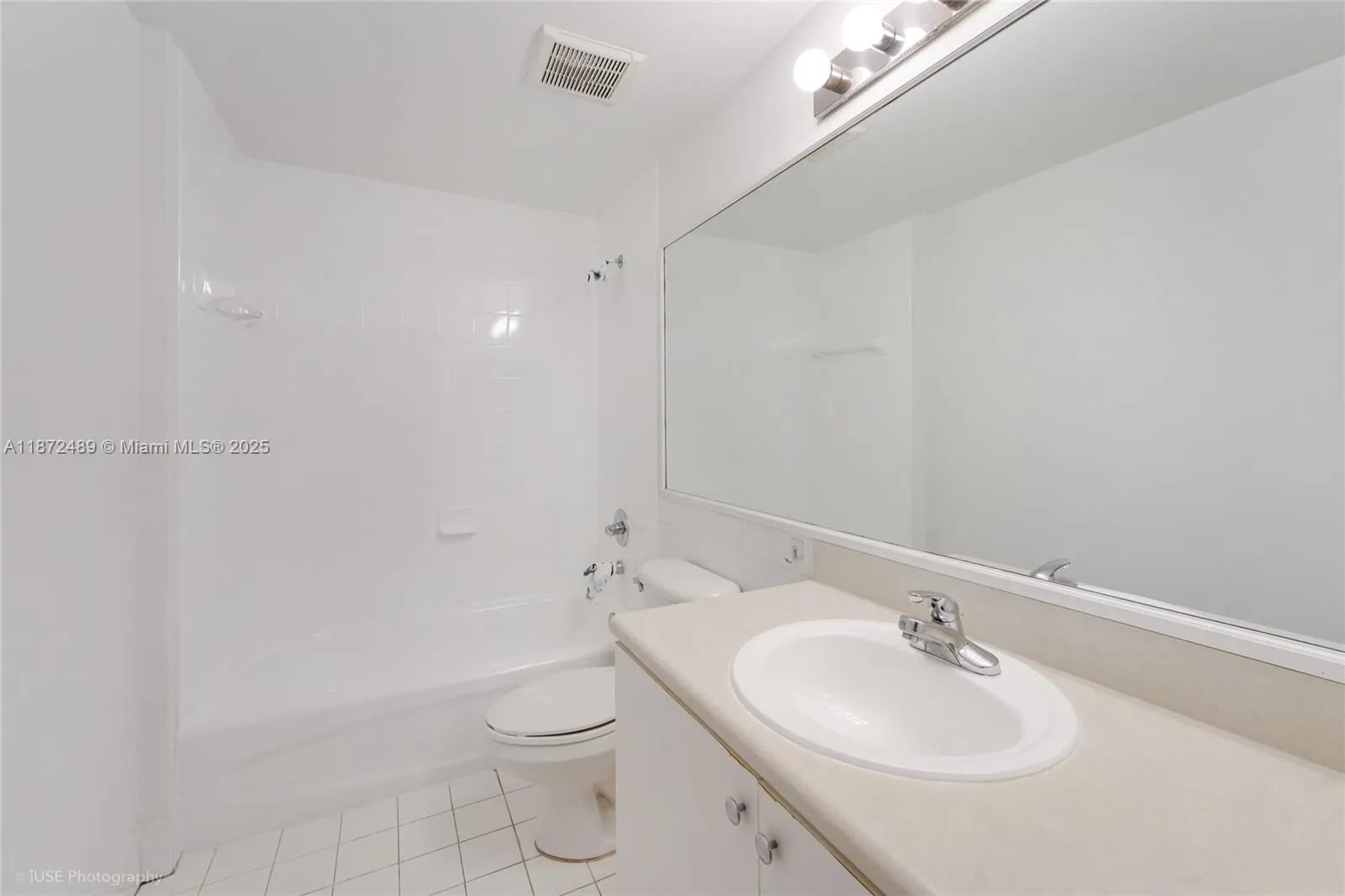 Miami, Florida 33126, United States, 2 Bedrooms Bedrooms, ,1 BathroomBathrooms,Residential,Active,203641