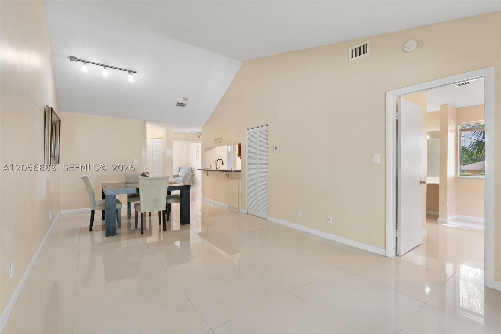 927 Coral Club Dr 927