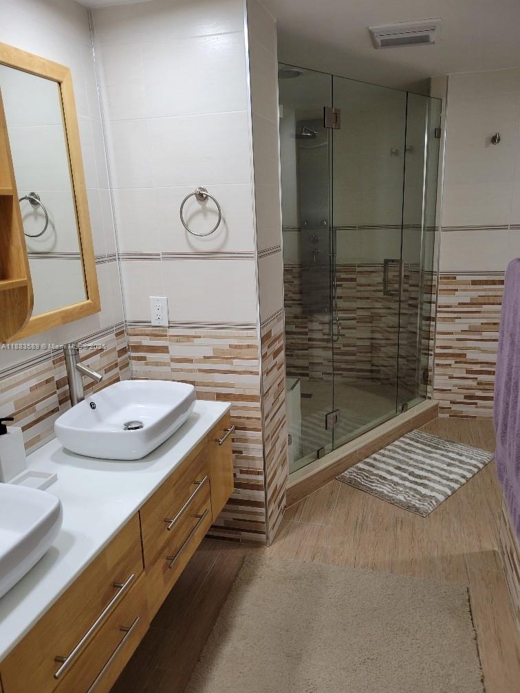 PLAZA TOWERS NORTH CONDO - Residential Lease